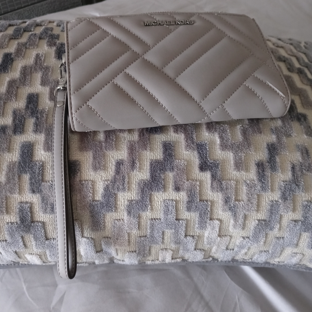 Light grey wallet